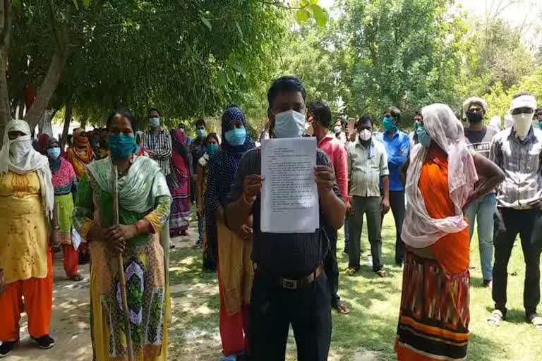 cleaning workers protest