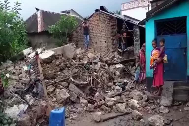 Multiple places are damaged in Durgapuja due to continuous rainfall 