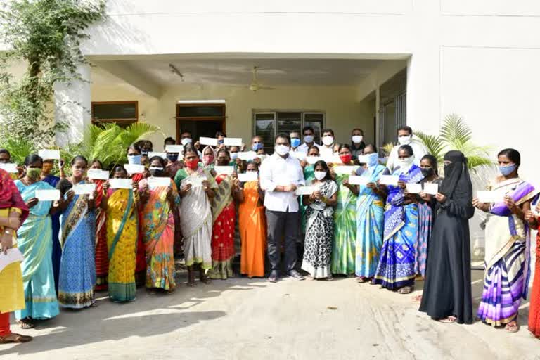 mla sunke ravishanker distributed kalyana laxmi cheques