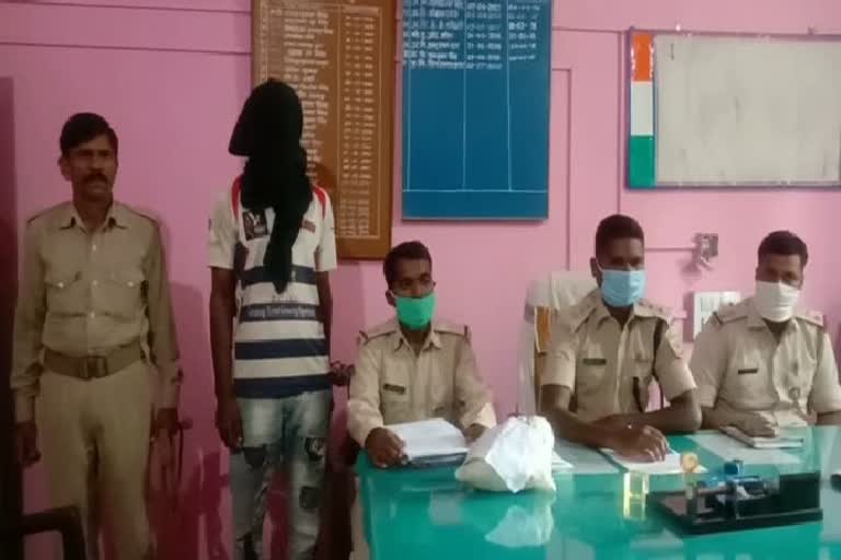 Smuggler arrested with opium in Chatra