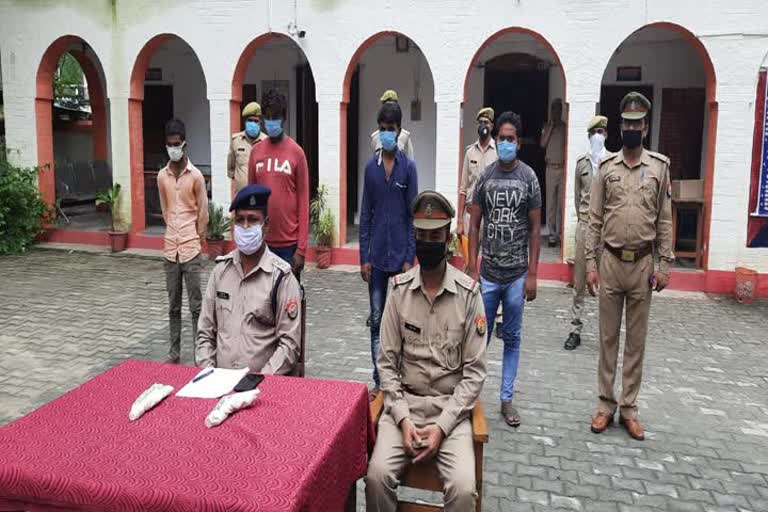 चार आरोपियों को पुलिस ने किया गिरफ्तार.