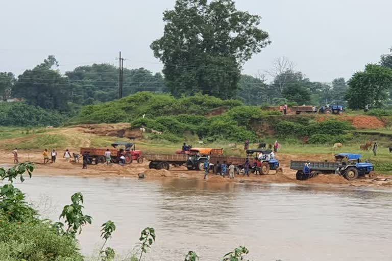 Illegal trade of sand continues in Chatra