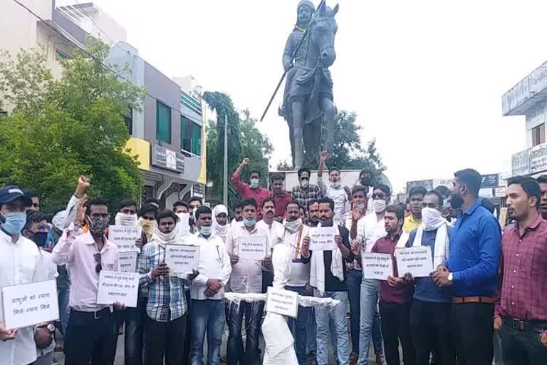 Maharana Army burnt effigy of Maharashtra government and Sanjay Raut