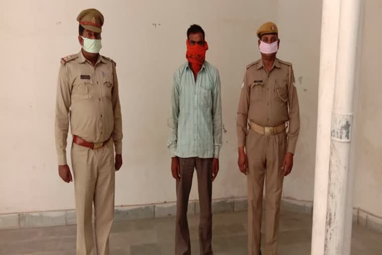 Police arrested an accused with chapad in chandauli