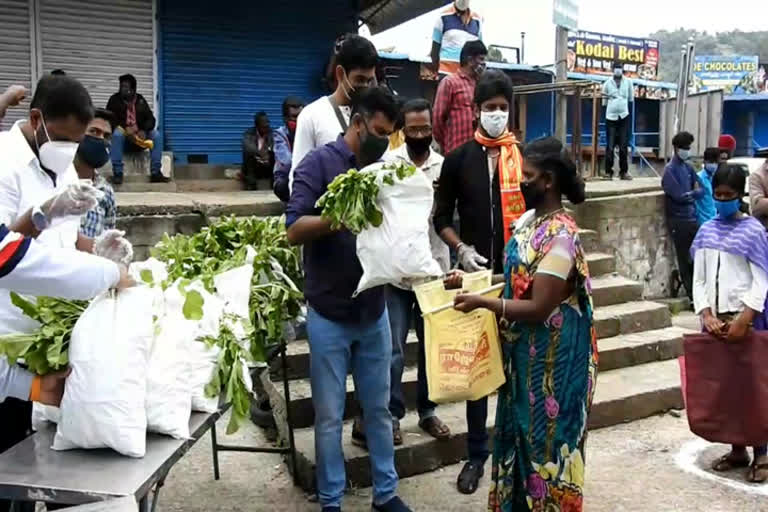 ஊரடங்கால் பாதிக்கப்பட்ட மக்கள்: நிவாரணம் வழங்கிய நாம் தமிழர் கட்சி!