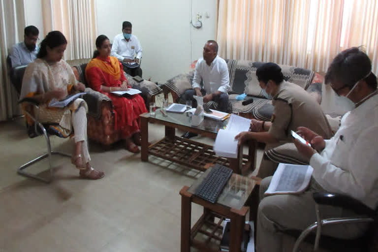 The commissioner held a review meeting in Balrampur