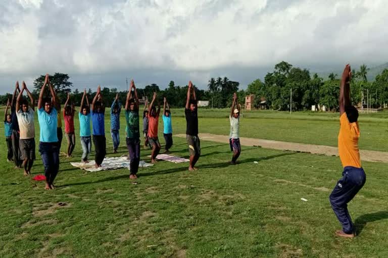 Teacher taught yoga on mirzachowki in Sahibganj