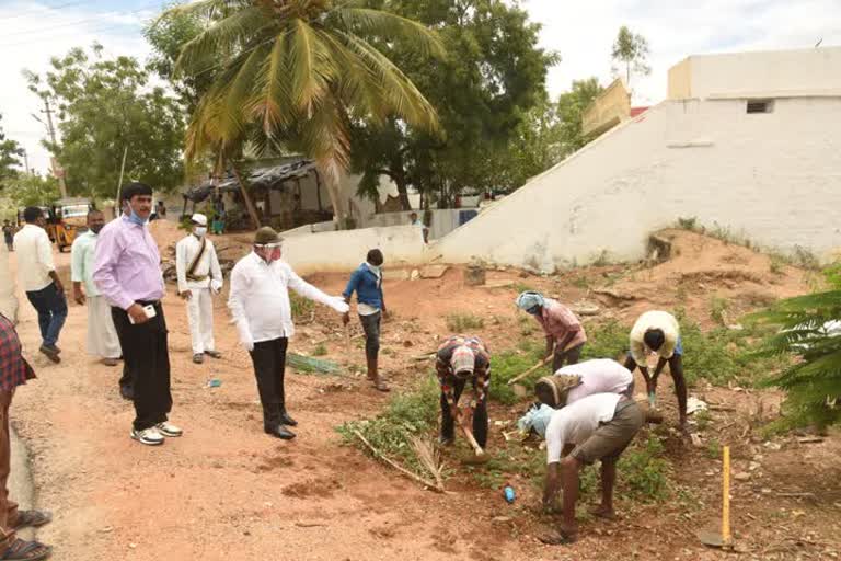 'వారానికి ఓ రోజు గ్రామస్థులంతా శ్రమదానం చేయాలి'