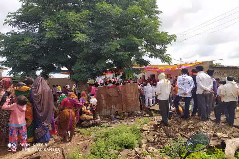 हिंगोलीत ताईंच्या लग्नाला 500 वऱ्हाडी,