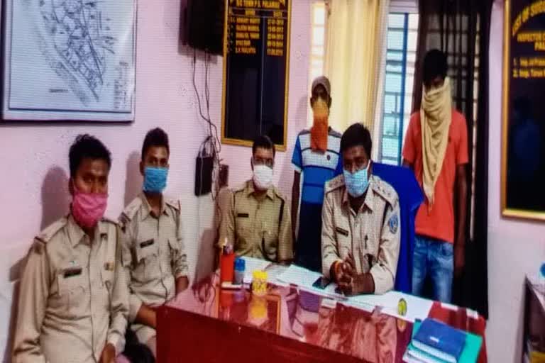 police arrested two chain snatchers in palamu