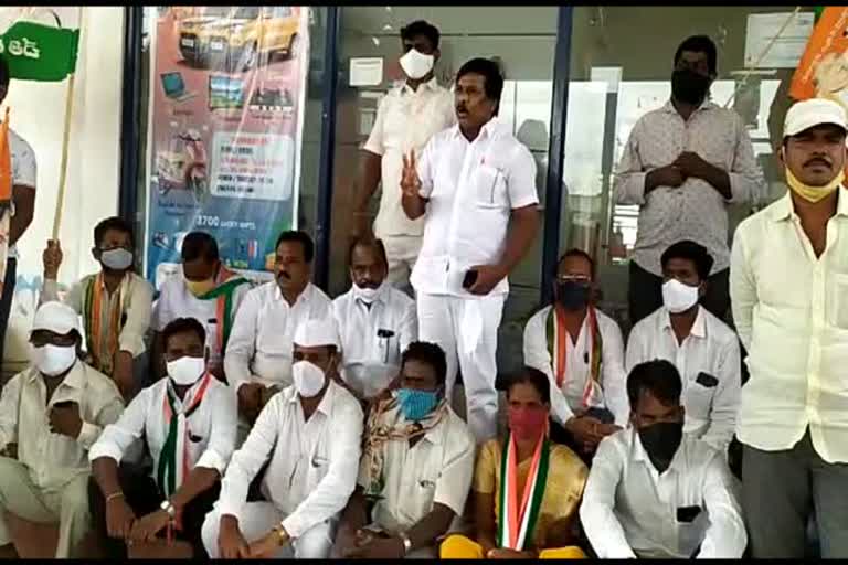 protest by congress leaders