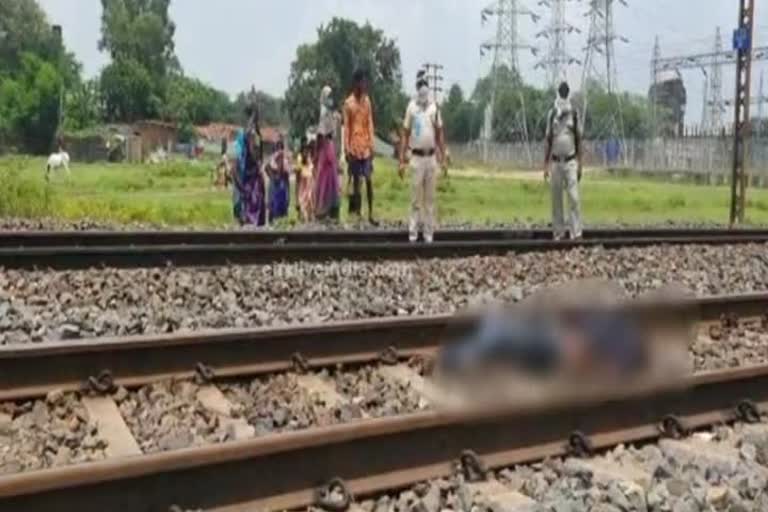 Youth dies after being hit by train near Kumardhubi station