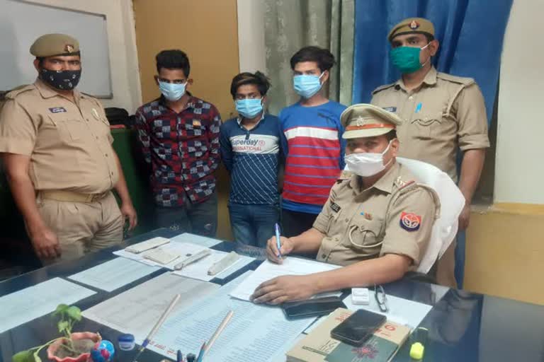 Police arrested three accused who stabbed the young man in bareilly