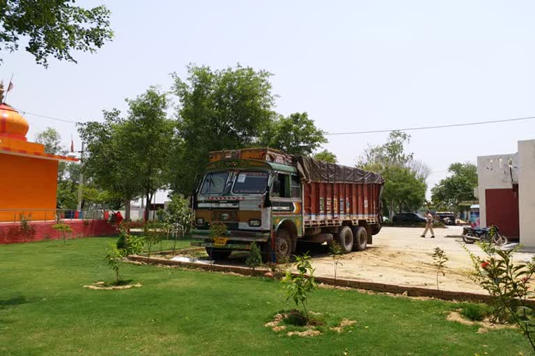 One truck with illegal liquor  seized by Gohana police