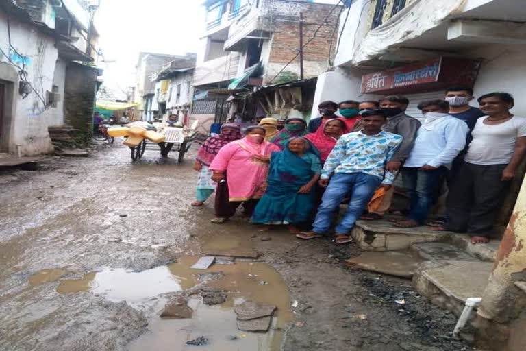 Municipality breaking private houses for road construction