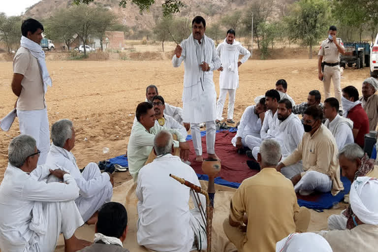 maham MLA balraj Kundu supported tomato growing farmers strike in charkhi dadri