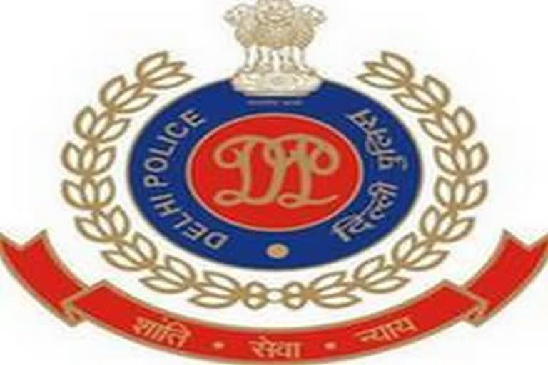 Delhi Police steps in to help in cremation of COVID-19 victim Delhi Police cremation of COVID-19 victim COVID-19 Delhi Police കൊവിഡ് ഇരകള്‍ക്ക് സഹായവുമായി ഡല്‍ഹി പൊലീസ് കൊവിഡ് ഇരകള്‍ ഡല്‍ഹി പൊലീസ് കൊവിഡ് പൊലീസ്