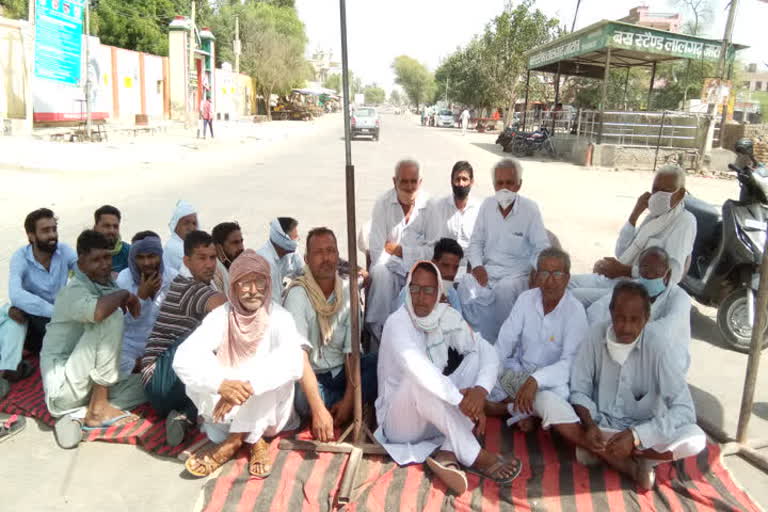 Farmers bill 2020, farmers blocked road