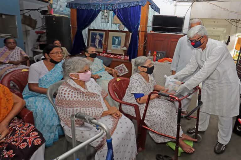 Bidyut Chakraborty at Shantiniketan Oldage Home