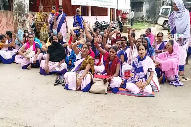 ASHA workers staged