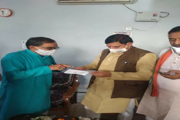 Former MLA Prahlad Bharti meets Higher Education Minister