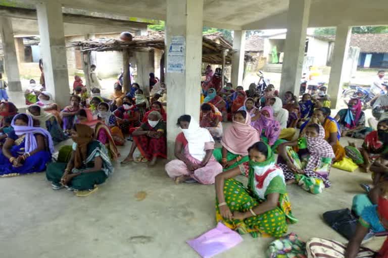 Meeting with women group on drug de-addiction campaign in Simdega