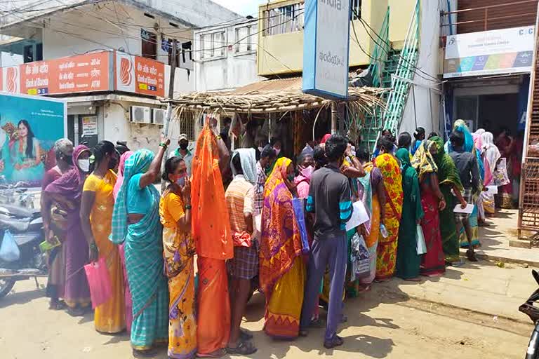 rush at aadhar centre