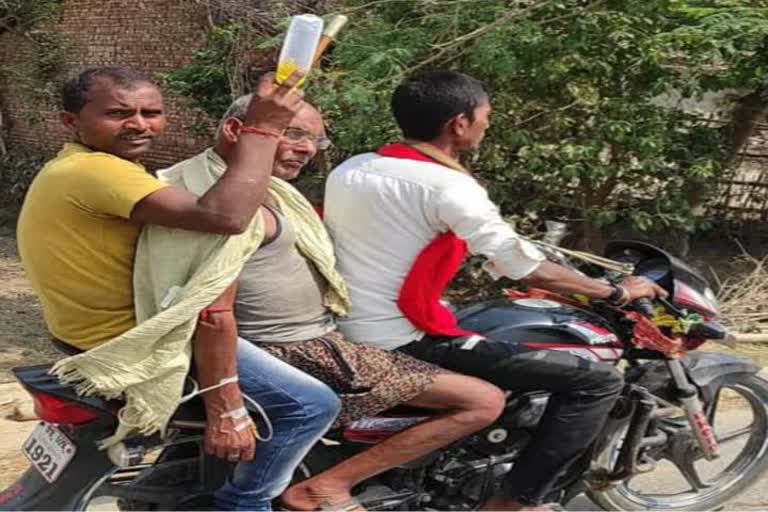 patient was taken to Sadar Hospital on bike in Madhepura