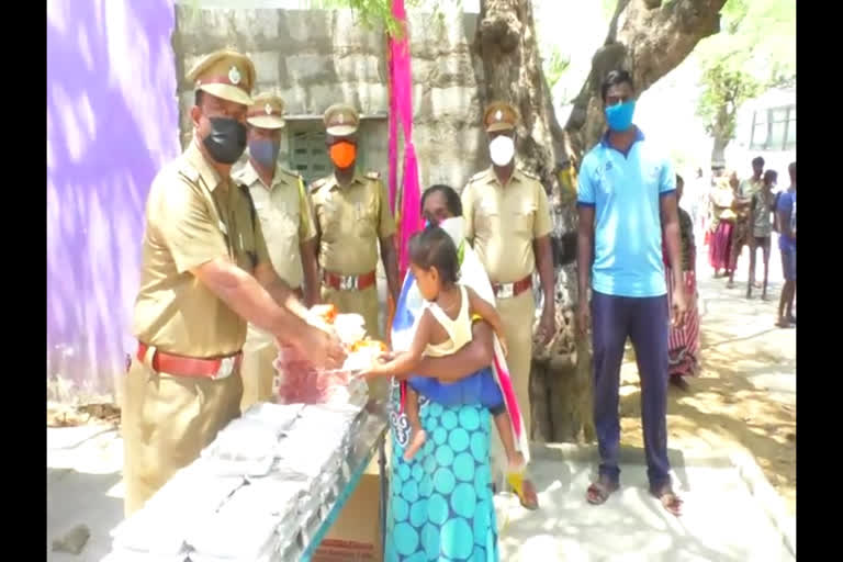 Police provide food to the helpless poor: Public praise!