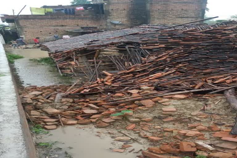 peoples home fall down due to heavy rain in begusarai