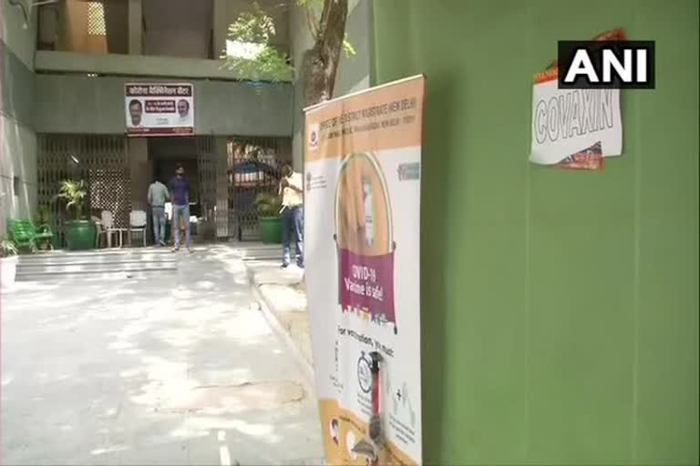 Several vaccination centres shut in Delhi due to non-availability of Covaxin availability of Covaxin Covaxin vaccination centres shut in Delhi കൊവാക്സിൻ ലഭ്യമല്ല കൊവാക്സിൻ രാജ്യതലസ്ഥാനത്ത് വാക്സിനേഷൻ കേന്ദ്രങ്ങൾ അടച്ചിട്ട നിലയിൽ ഡൽഹി ഉപമുഖ്യമന്ത്രി മനീഷ് സിസോഡിയ