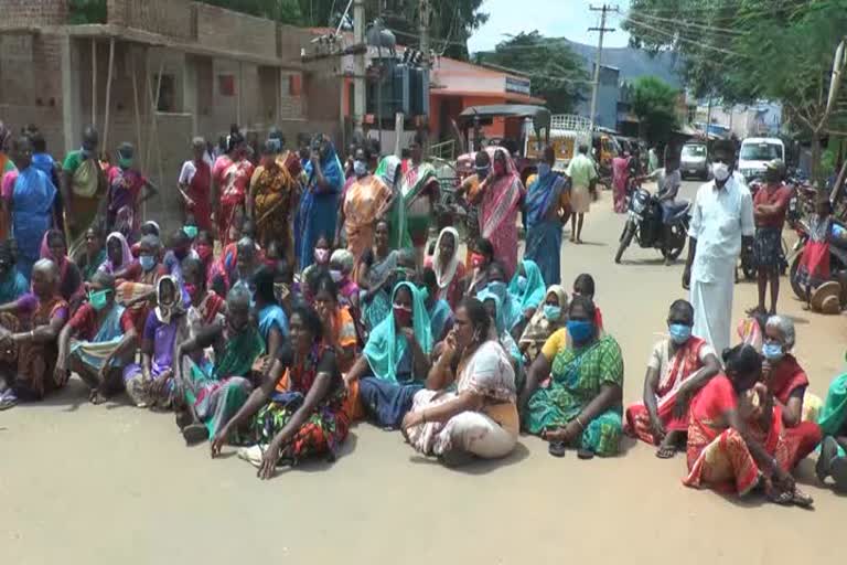 Road Blocking Protest In Theni