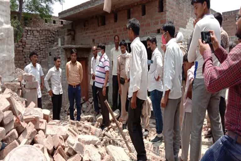 house collapsed in shahjahanpur   