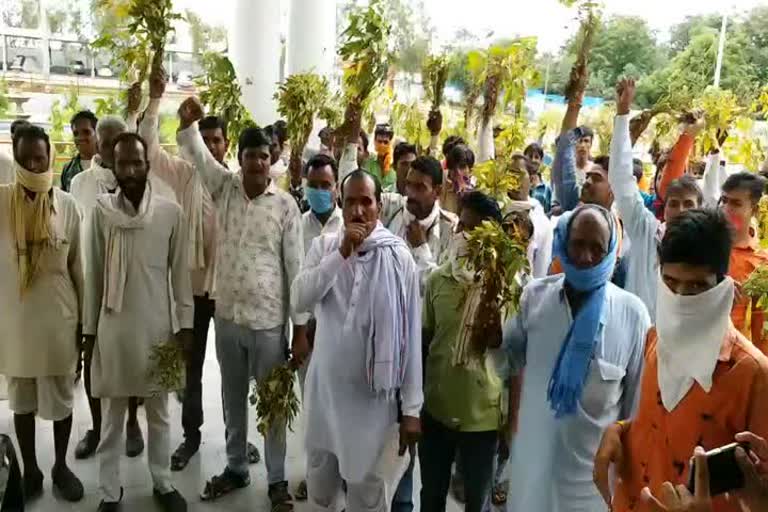 farmers came to gave memorandum 