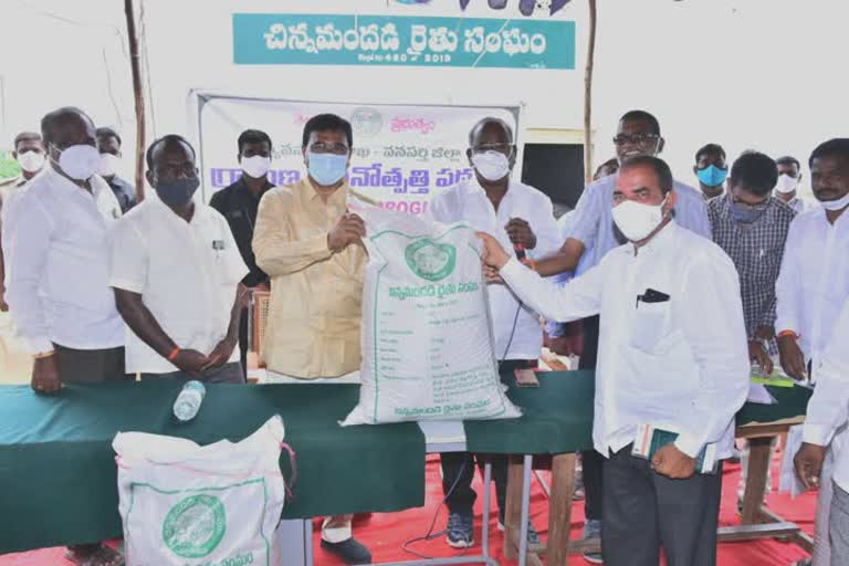 minister errabelli dayakar rao distributed seeds in wanaparthy