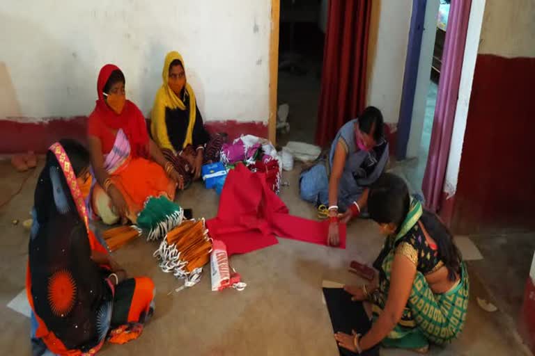 face Mask Making by jeevika didi in Jamui