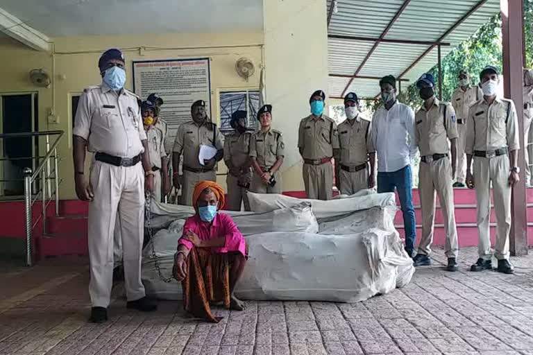 Barwani Police arrested farmer with hemp plants