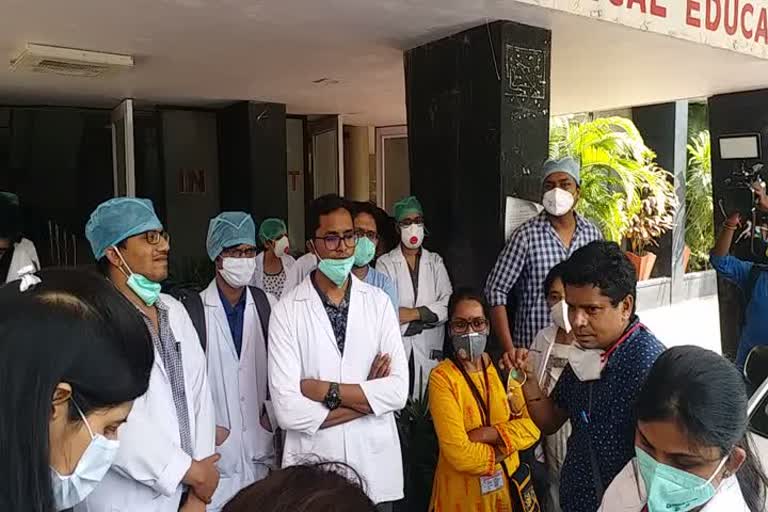 lockdown violation case filed against Unknown 30 doctors of RIMS in ranchi 