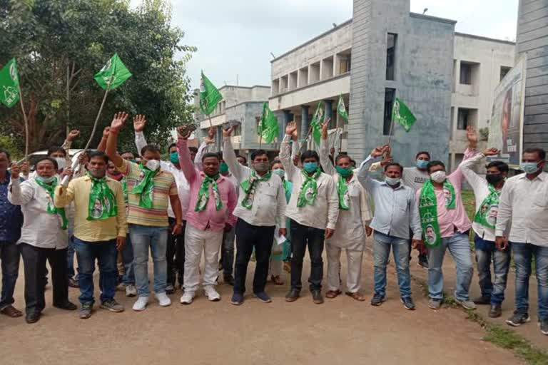 JMM protests against agricultural bill in seraikela