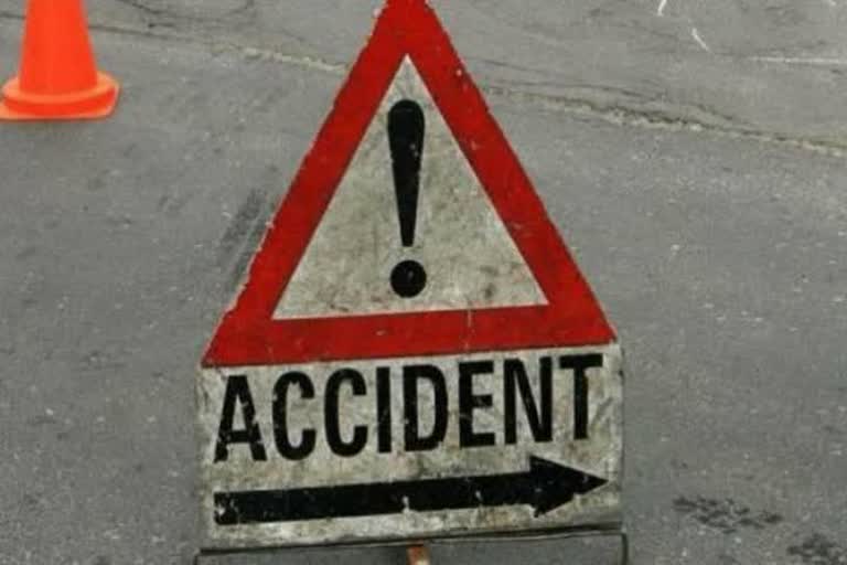 Road accident in chandauli