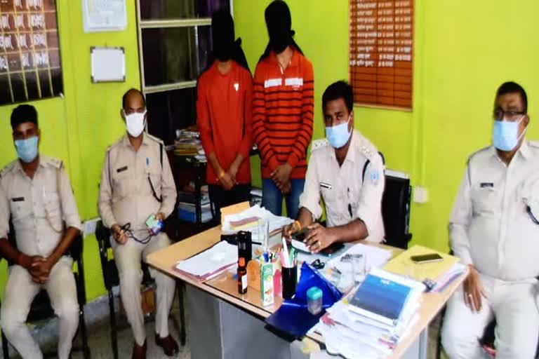 Palamu police arrested two car robbers in palamu