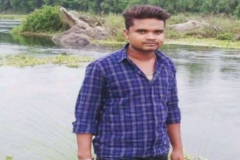 young man died in road accident in jamshedpur