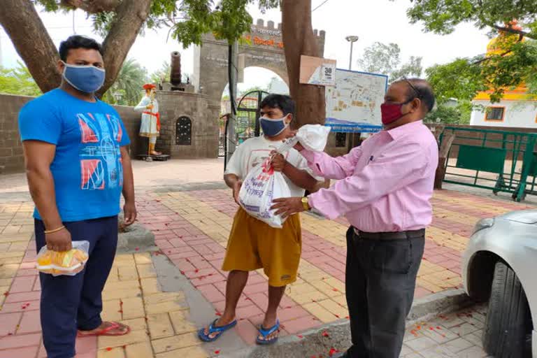 Minister Arjun Munda helped Jharkhand workers stranded in Maharashtra