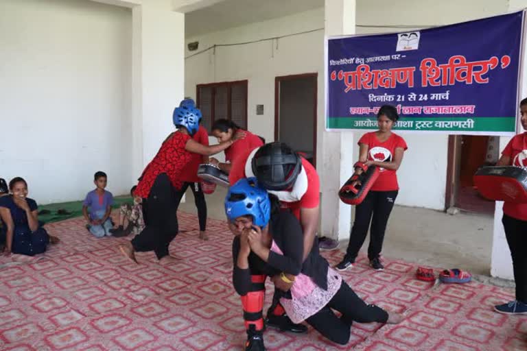 Four day training  given to laborers daughter in varanasi