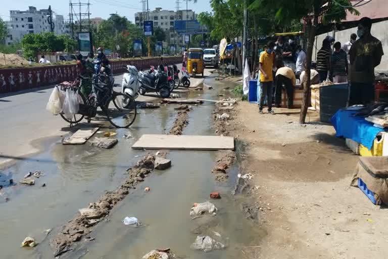 people suffering due to drainage water leakage in hyderabad nizampet kamaan