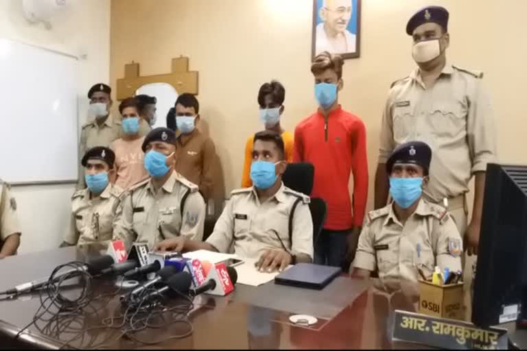 four criminals arrested in Dhanbad 