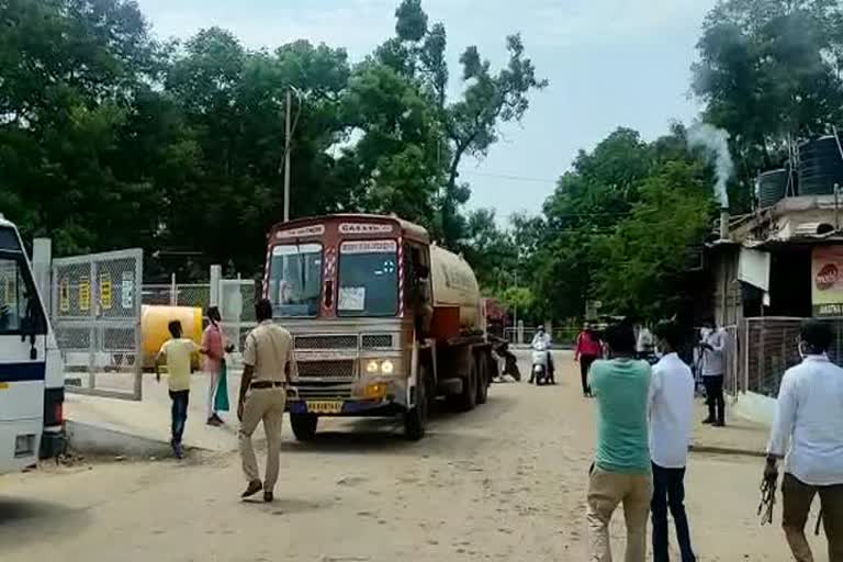 Oxygen tanker reached davanagere from vijayanagara