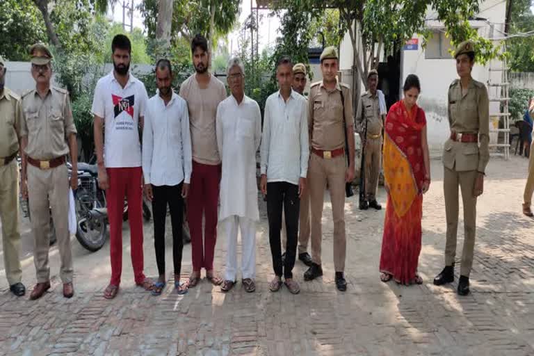 पुलिस की गिरफ्त में आरोपी