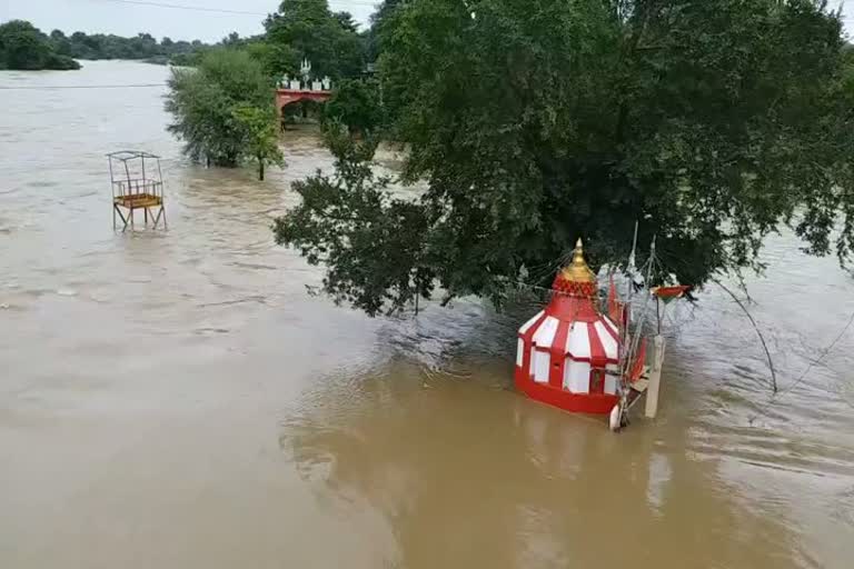 Water immersed temple