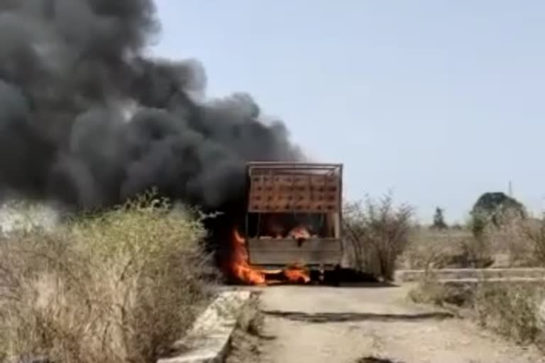  truck caught fire in amravati